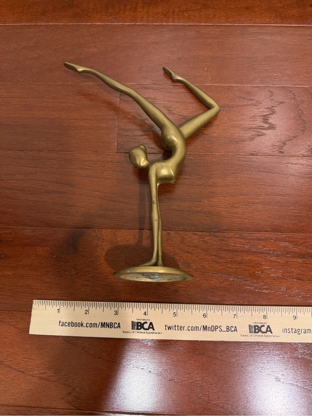 Vintage Mid-Century Modern Stylized Brass Gymnast Figurine on Pedestal Base 8.8” - Picture 5 of 9
